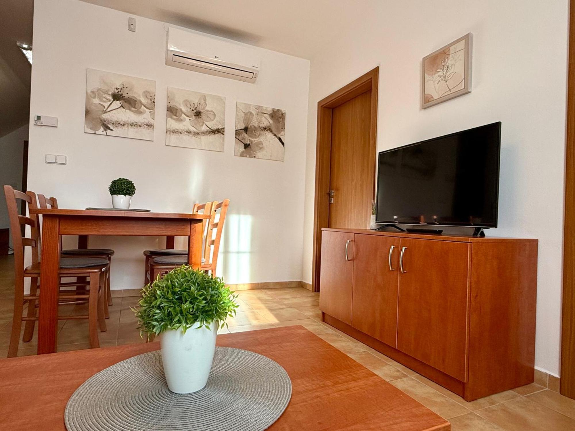 Penzion U zámeckého parku Trebon Quarto foto